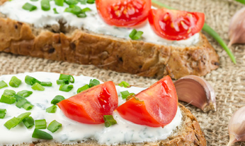 Snack Ligero con jitomate.