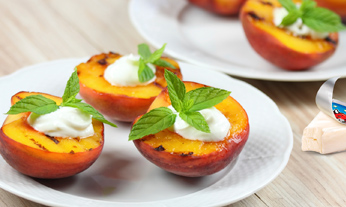 Snack de duraznos rellenos con La Vaca que rÃ­eÂ®.